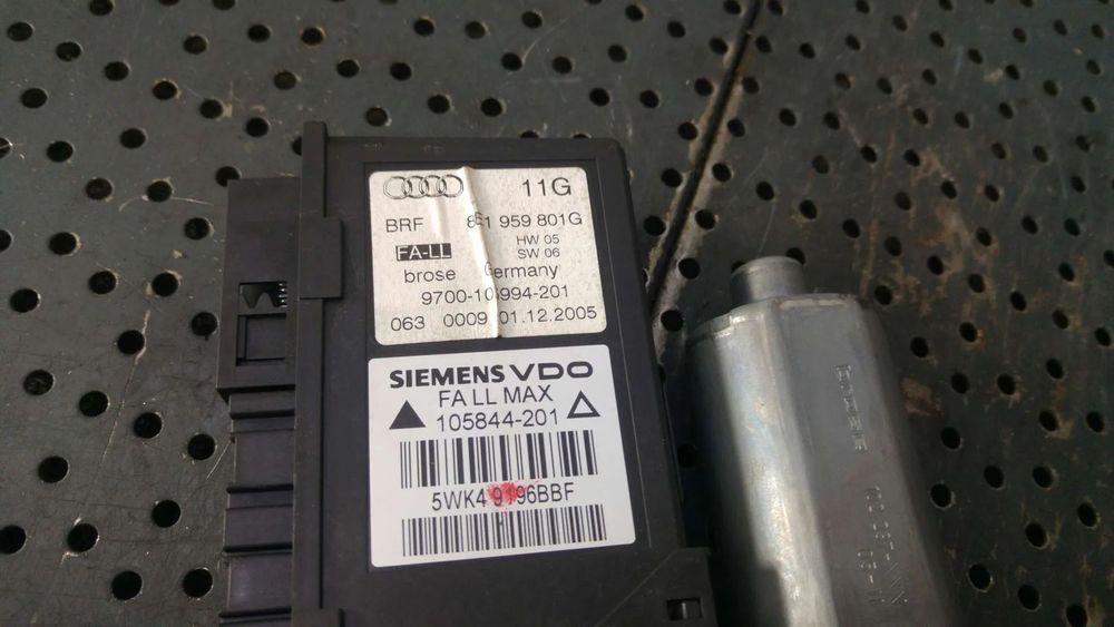 Motoras macara stanga fata audi a4 b7 8e 0130821765 8e1959801g