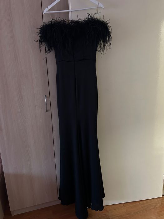 Черна рокля с пера