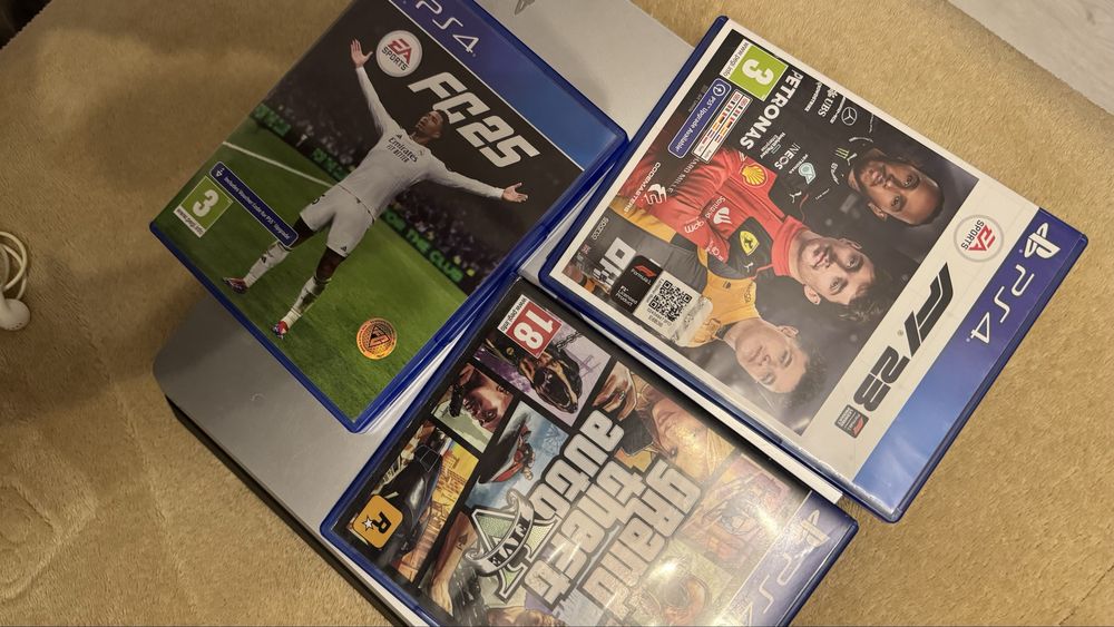 PS4 с джойстик и игри