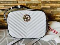 Оригинална дамска  чантичка Guess