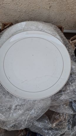 Тарелки белые большие для нарезки и блюда