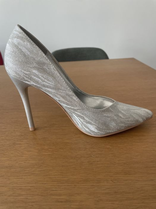 Сребристи обувки 35