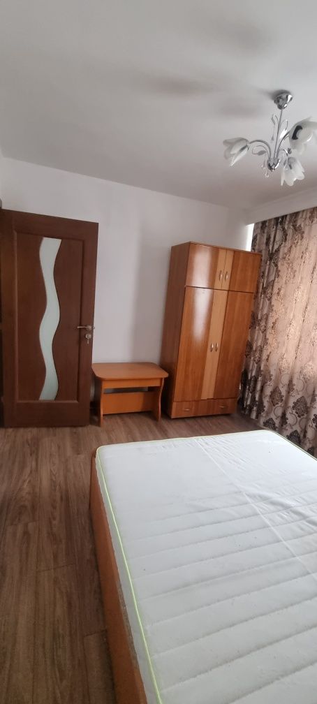 Vand apartament 2 camere centru etaj 1