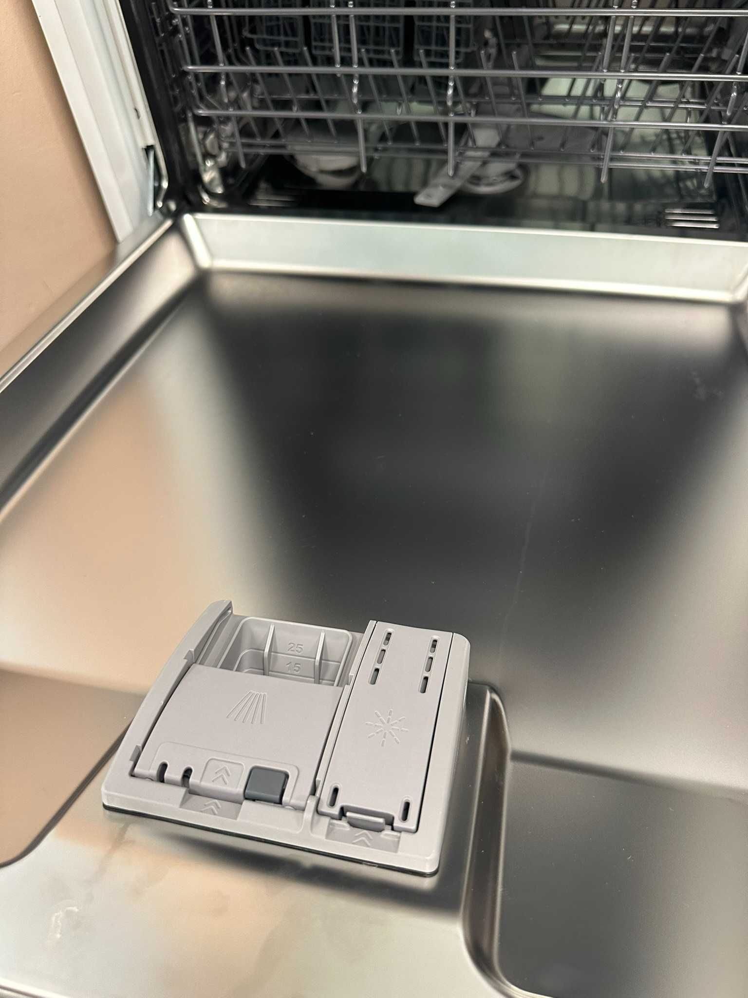 Siemens iQ300 Вградена съдомиялна 60 cm Inox