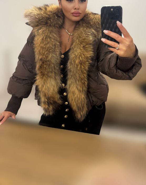 Geaca cu guler din blana naturală