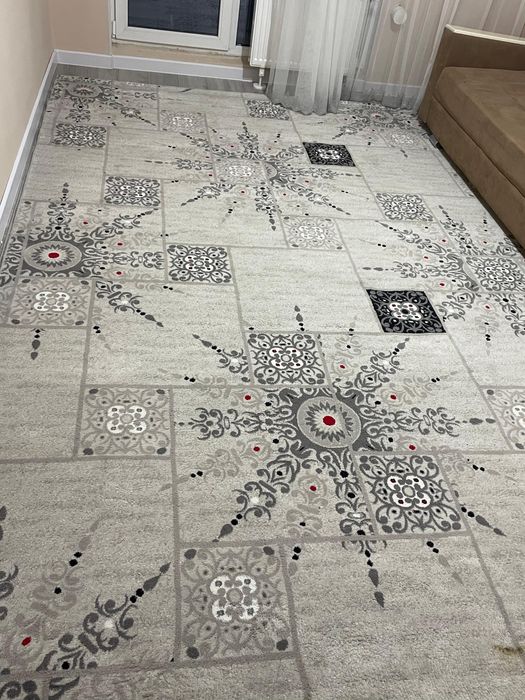 Качественный красивый тежелый ковер