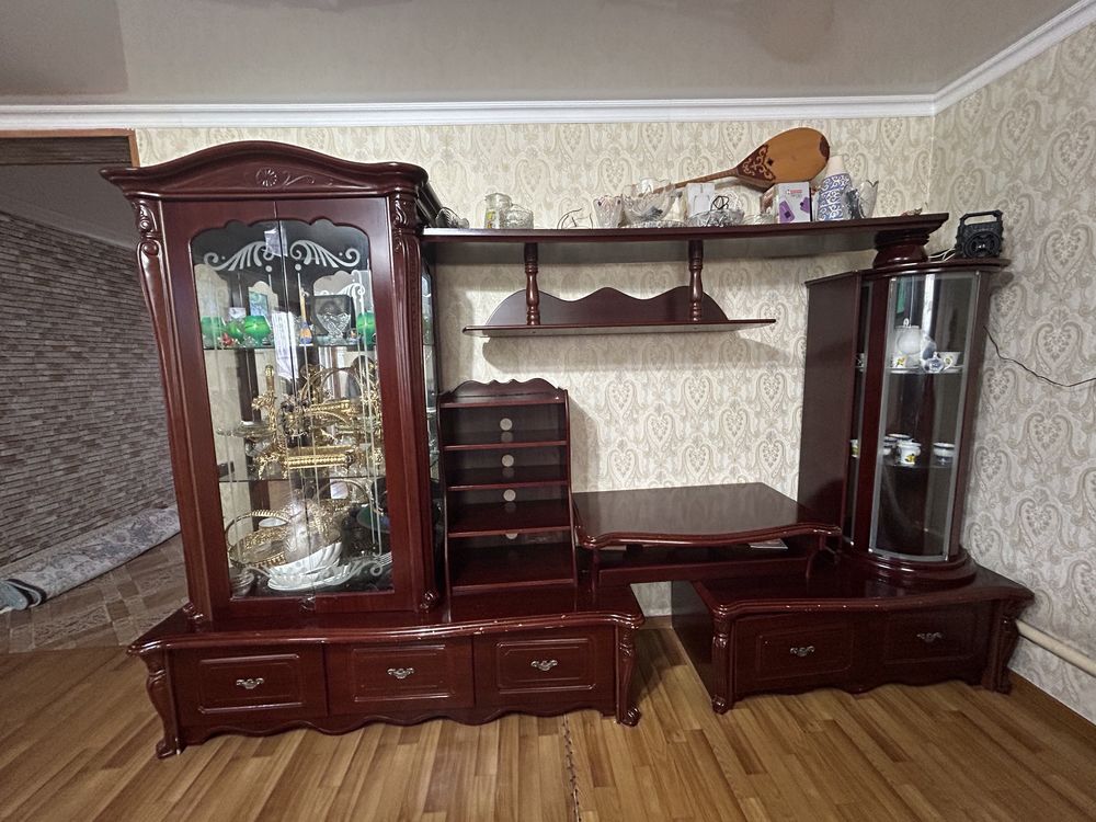 Продам Шкаф для посуды ( сервант)