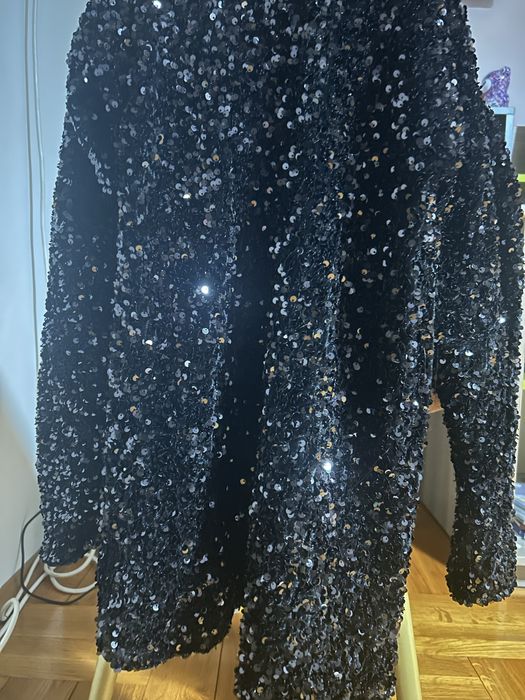 Рокля с пайети- черна