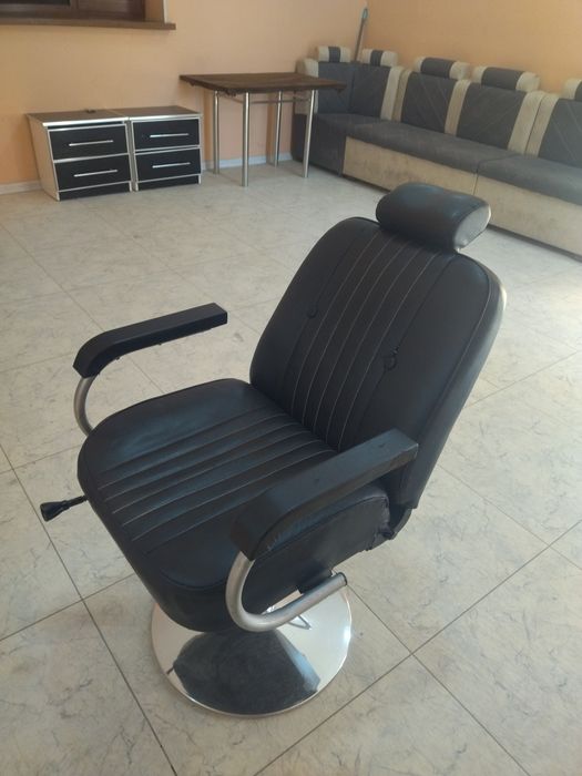 Salon uchun kreslo stol stul devan shkaf va rakavina smisiteli bilan