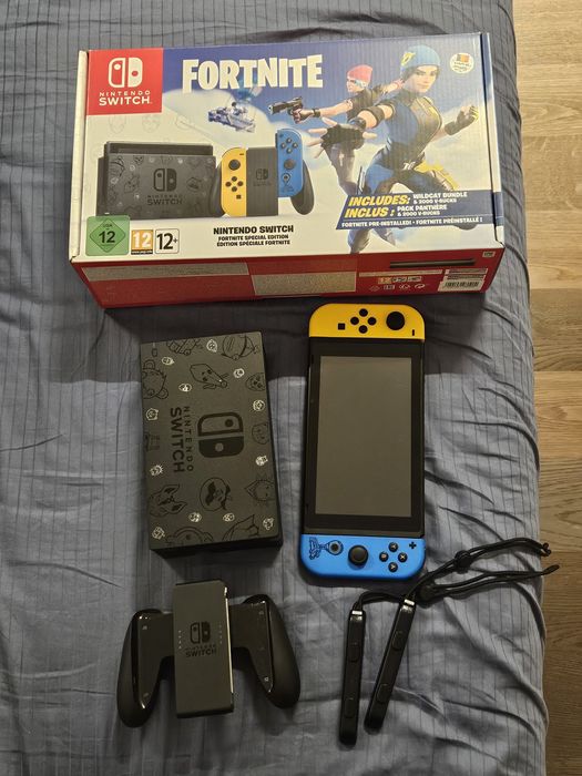 Consolă NINTENDO SWITCH Editie Speciala Fortnite (Fara cod)