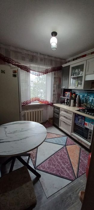 Продам двухкомнатную квартиру теплую сухую в центре