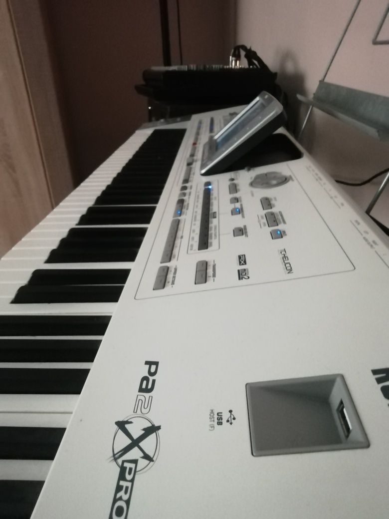 Korg Pa2x - 76 Keys + Husa Thon