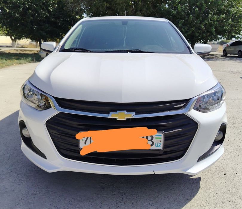 ONIX moshinasi sotiladi