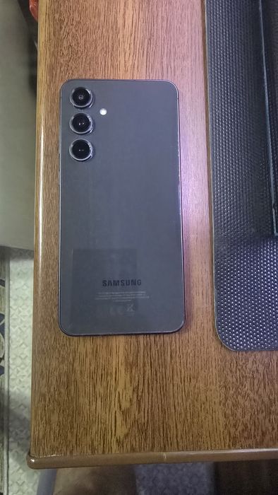 Продам смартфон  s24 FE