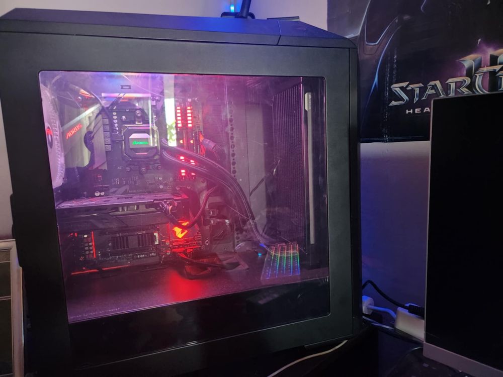 Геймърски компютър - RX 6600 / Ryzen 5 / 32GB RAM / Водно охлаждане