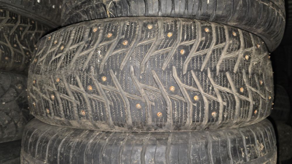 Продам зимние шины р14 185/65/14 почти новые