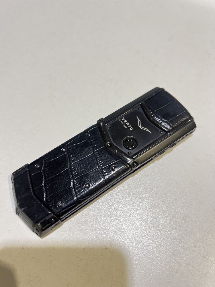 телефон Vertu Signature