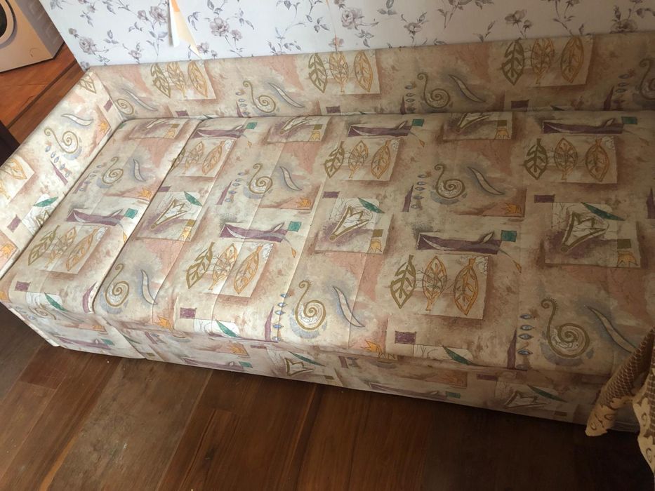 Pat cu loc de depozitare