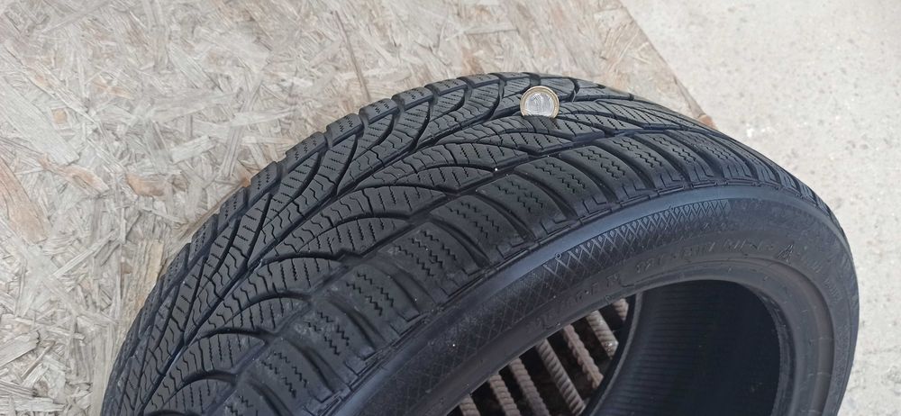 Продавам зимнa гумa  225/40/R18 цена 30лв