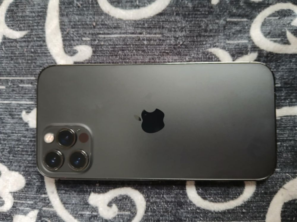 Продавам iphone 12 Про