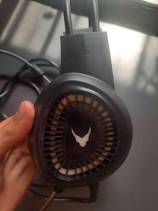 Vand casti de gaming noi