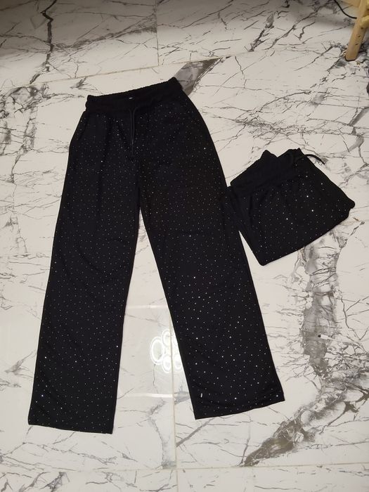 Pantaloni evazați cu pietricele de damă