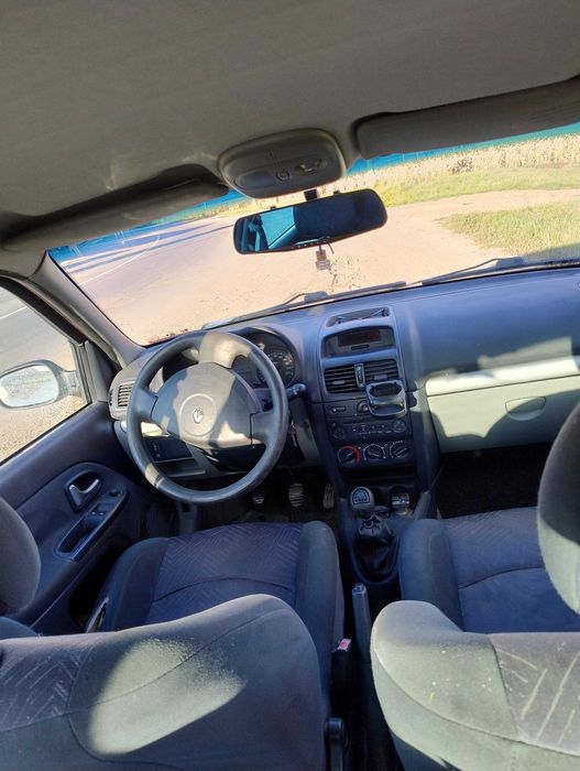 Mașina Renault Clio