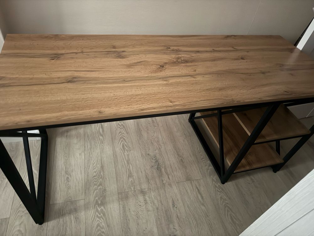 Срочно продам стол для компьютера