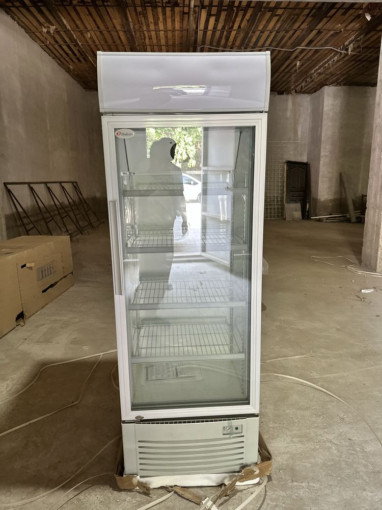Витринный Холодильник Dukers, 300-литровый. Витрина