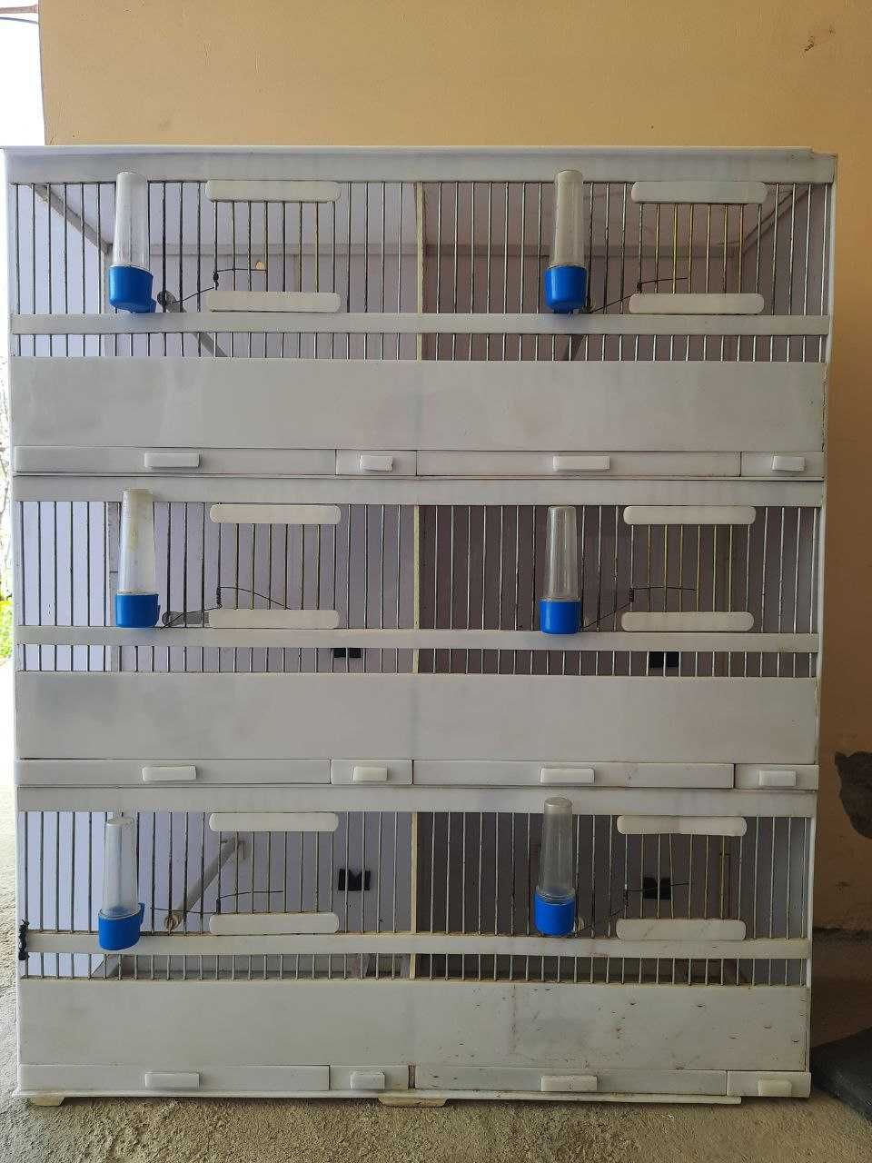 Клетки для птиц.