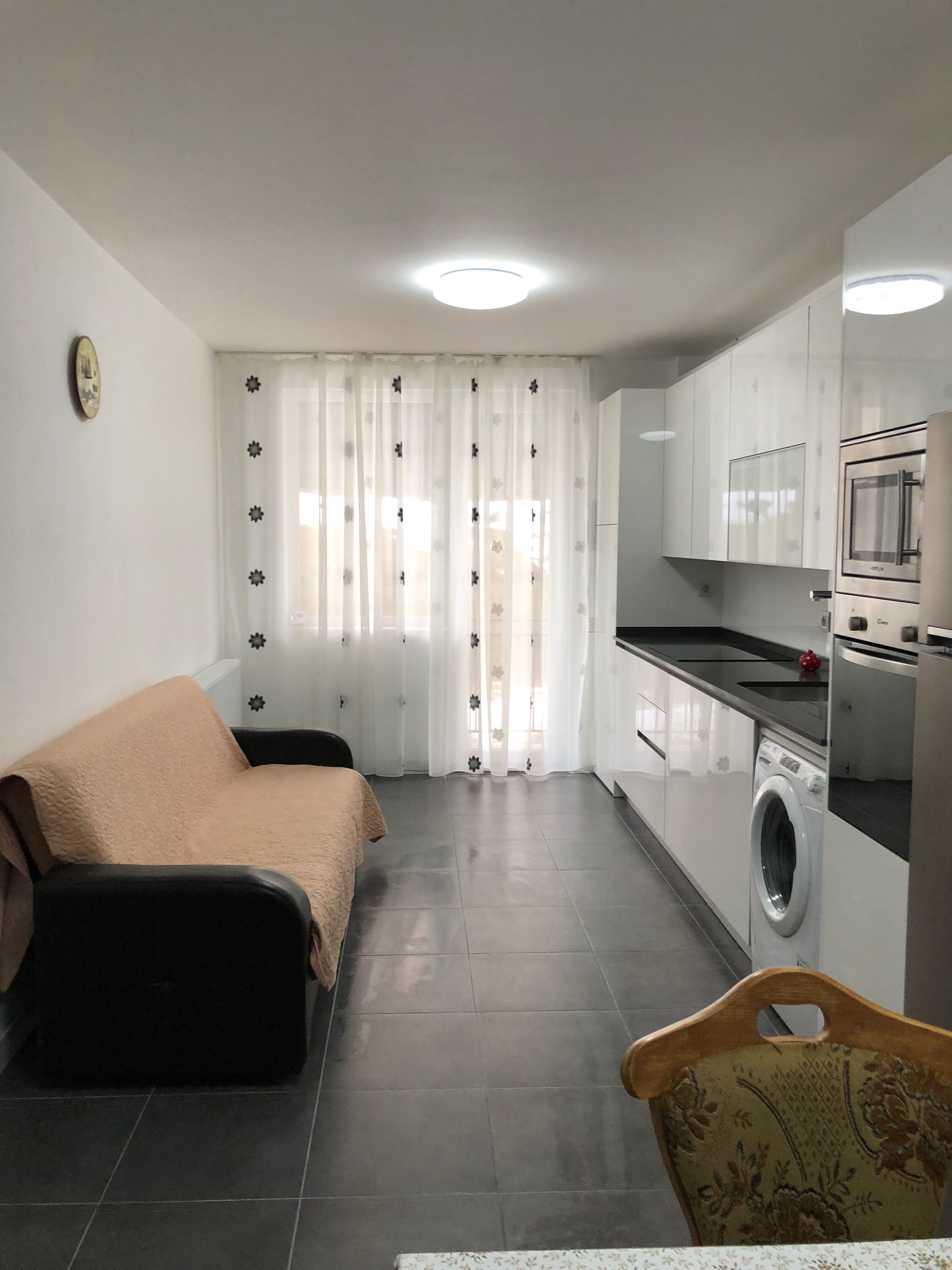 Inchiriez apartament 2 camere Floresti