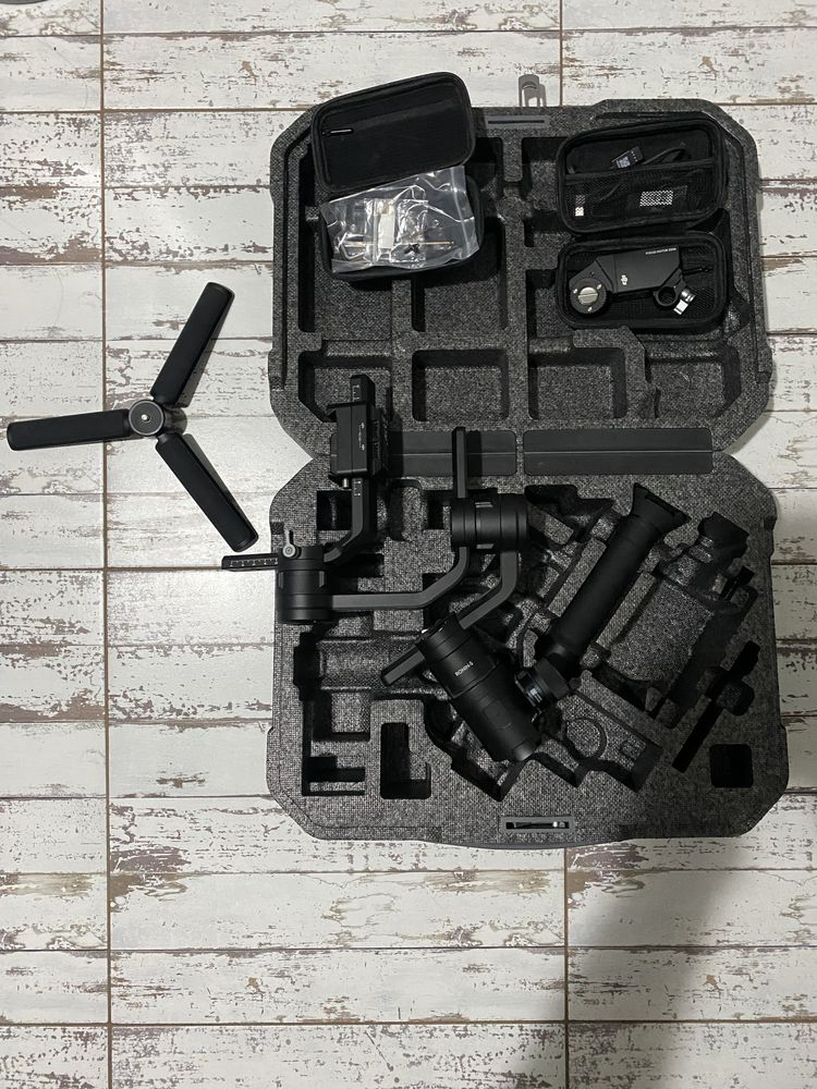 DJI Ronin S + Focus module + Focus wheel + tripod