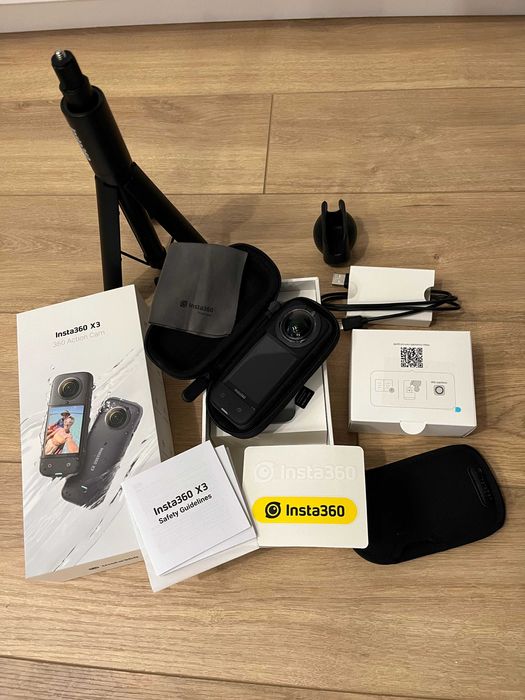 Екшън камера Insta360 x3 - гаранционна, като нова, с много аксесоари
