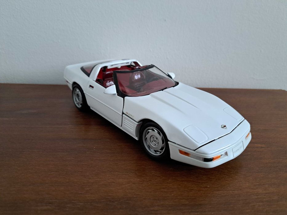 Machete scara 1:18 BMW, Dodge, Ferrari, Porsche, Chevrolet, Alfa Romeo