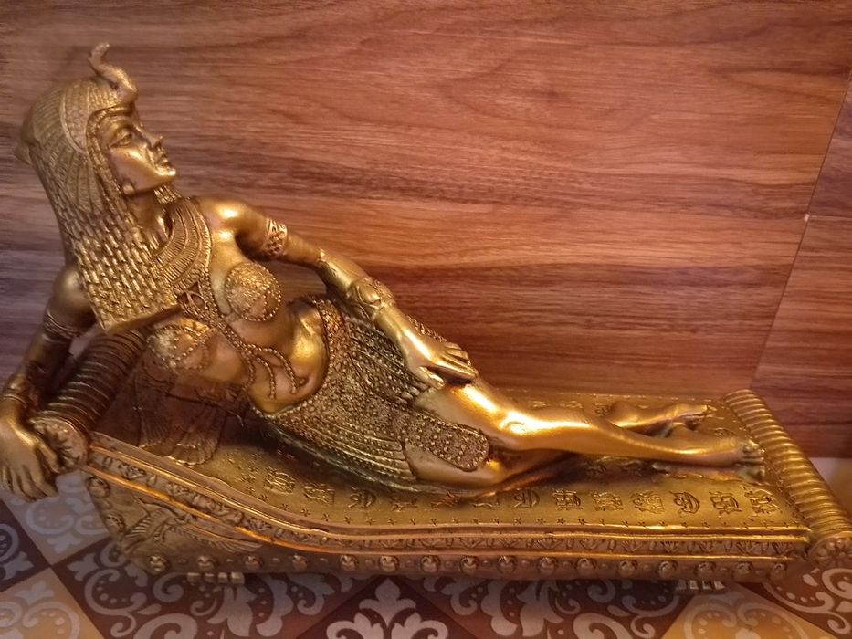 Статуетка клеопатра