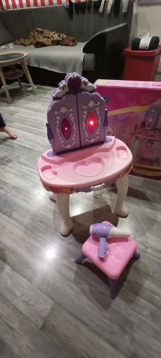 Музикална детска тоалетка с принадлежности!