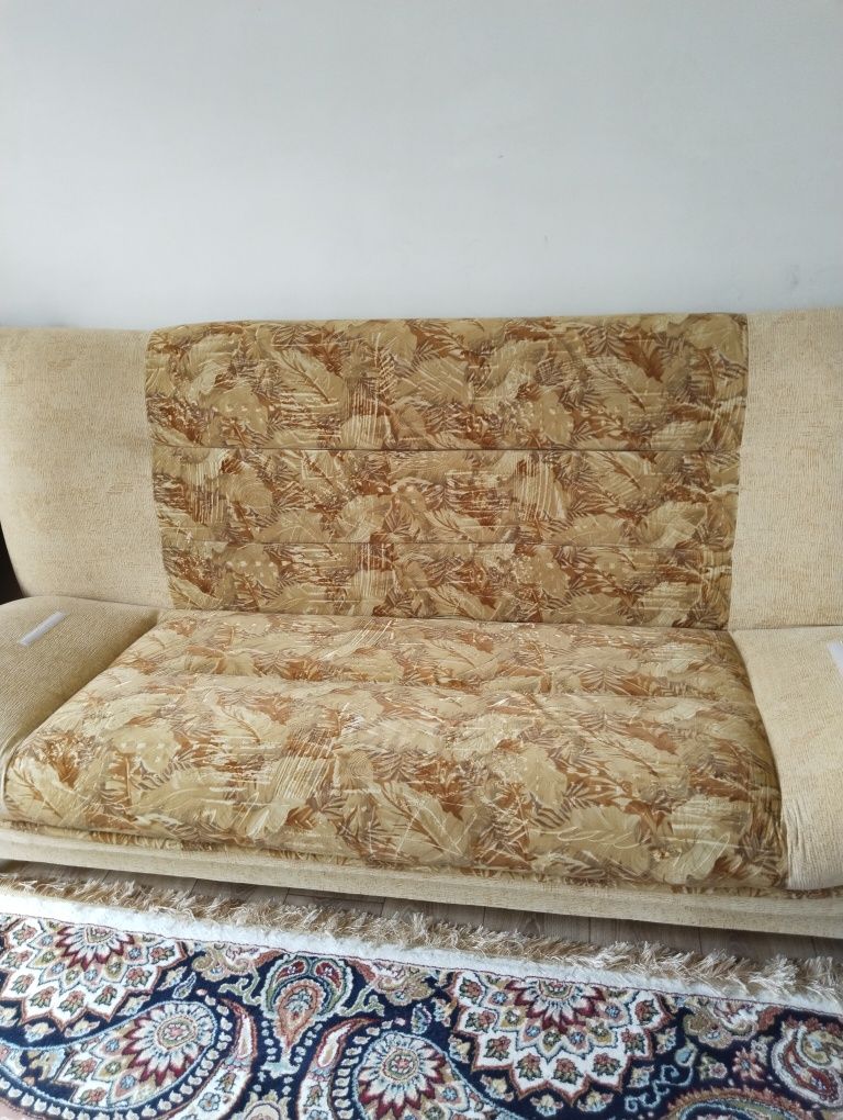Продам диван с креслом.