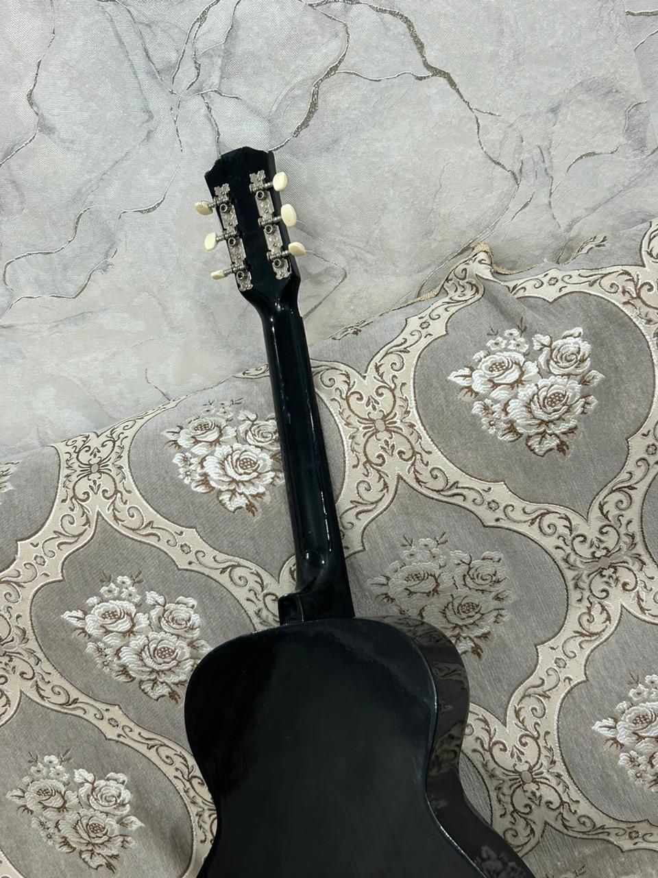 Продам гитару дёшево