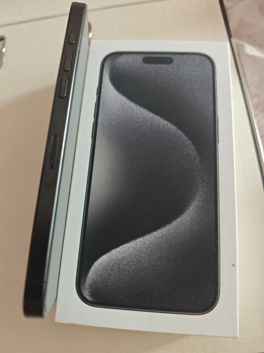 iPhone 15 Pro Max  256GB - Отлично състояние + Гаранция + 6 кейса