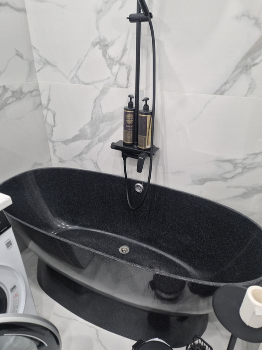 Продаётся  ванна  люстры  светильники  обувница   зеркала