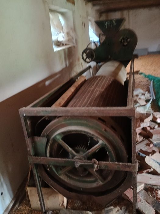 Vând selector de grâu antic