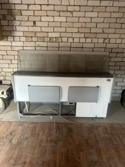 Витринный холодильник б/у