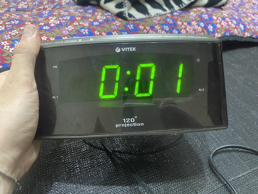 Продам часы-будильник-радио 3в1 Vitek