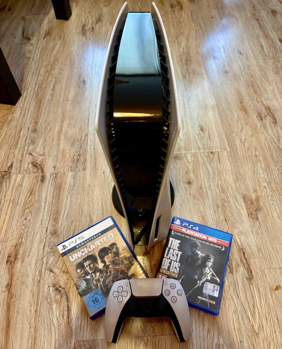 Playstation 5 disc, 2 игри, 1 контролер като нов