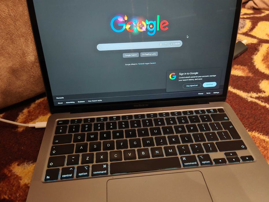 Vând macbook Air 2020 i5