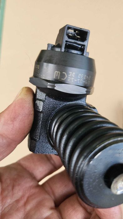 Injector VW CADDY 2.0 038130073BR