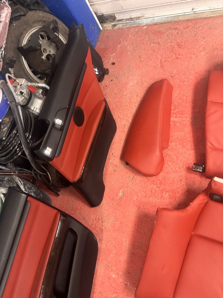 Салон BMW E92 червен M sport лайсни м recaro рекаро спортен бмв кори