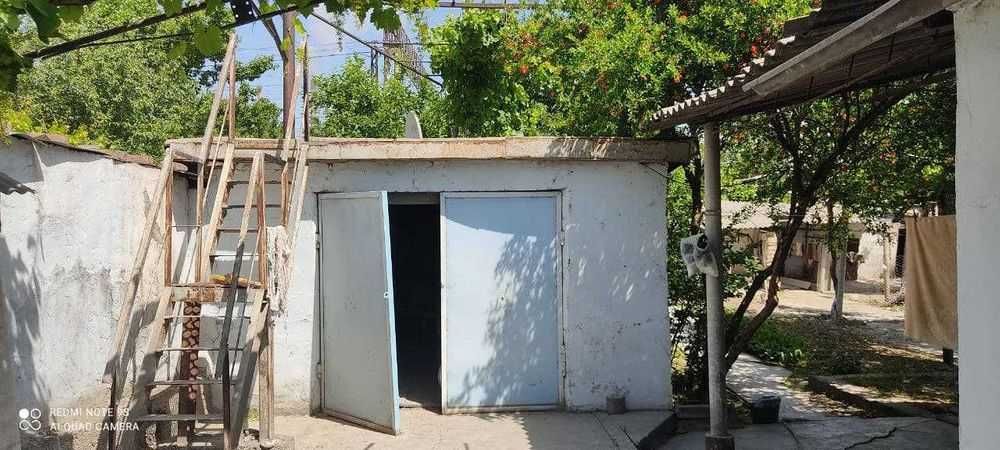 Продаётся дом ( дом на две семье)  в городе Бекабад в ЦемГородке