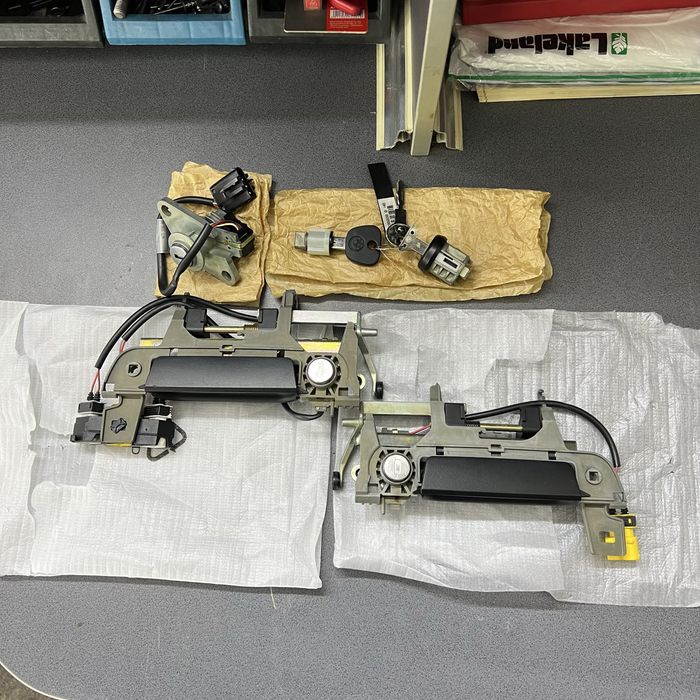 Комплект новых замков с ключами bmw e34 бмв е34