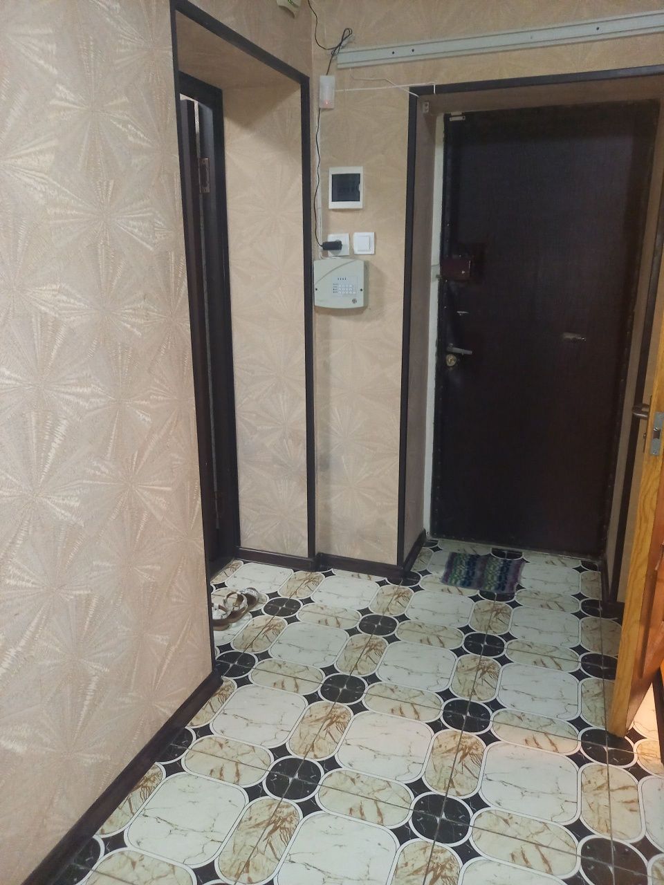 Продаю  1 комнатную квартиру в центре Чирчика